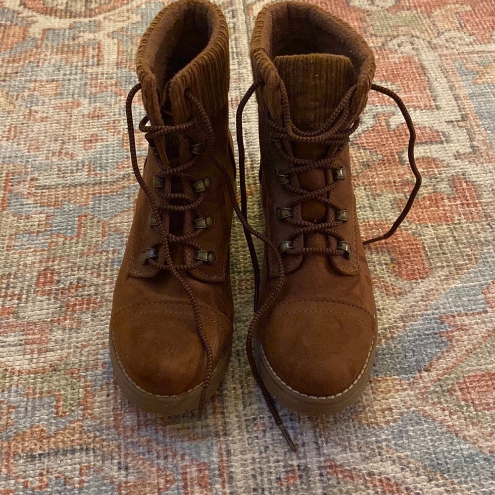 Brown laced up boots, size 7 1/2 in women’s